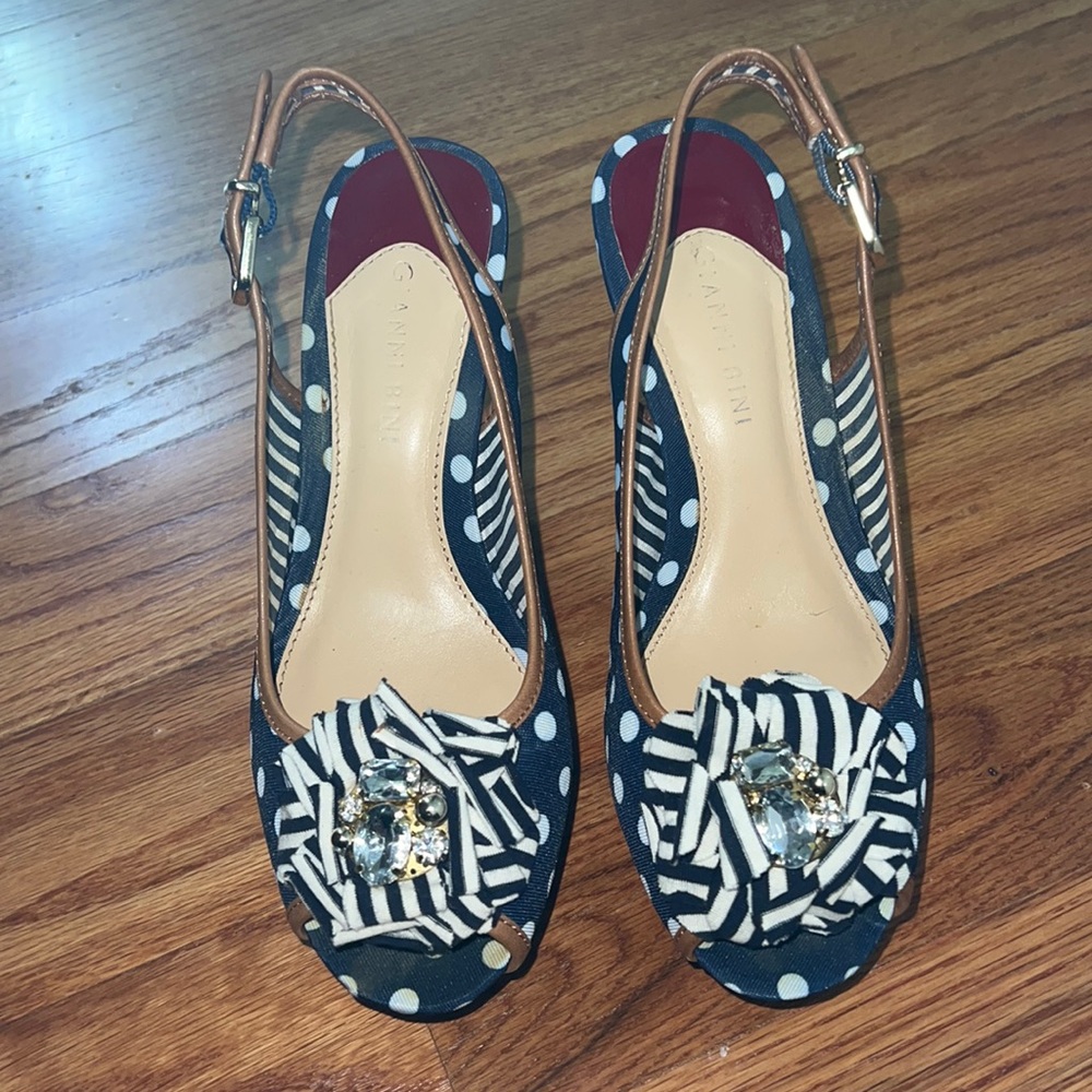 Women Gianni Bini Wedge Sandals Size 7